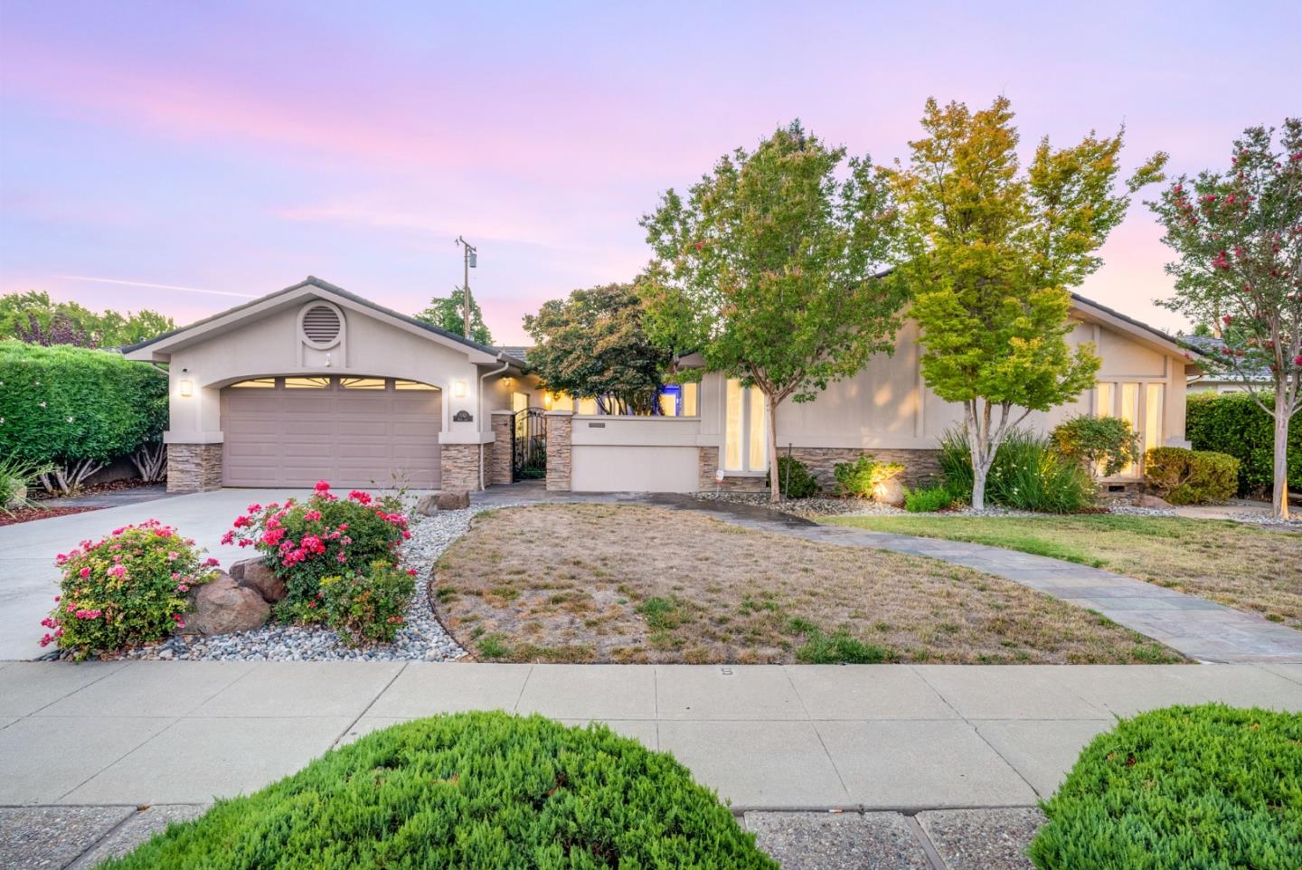 Detail Gallery Image 1 of 1 For 1143 Koch Ln, San Jose,  CA 95125 - 4 Beds | 3/1 Baths