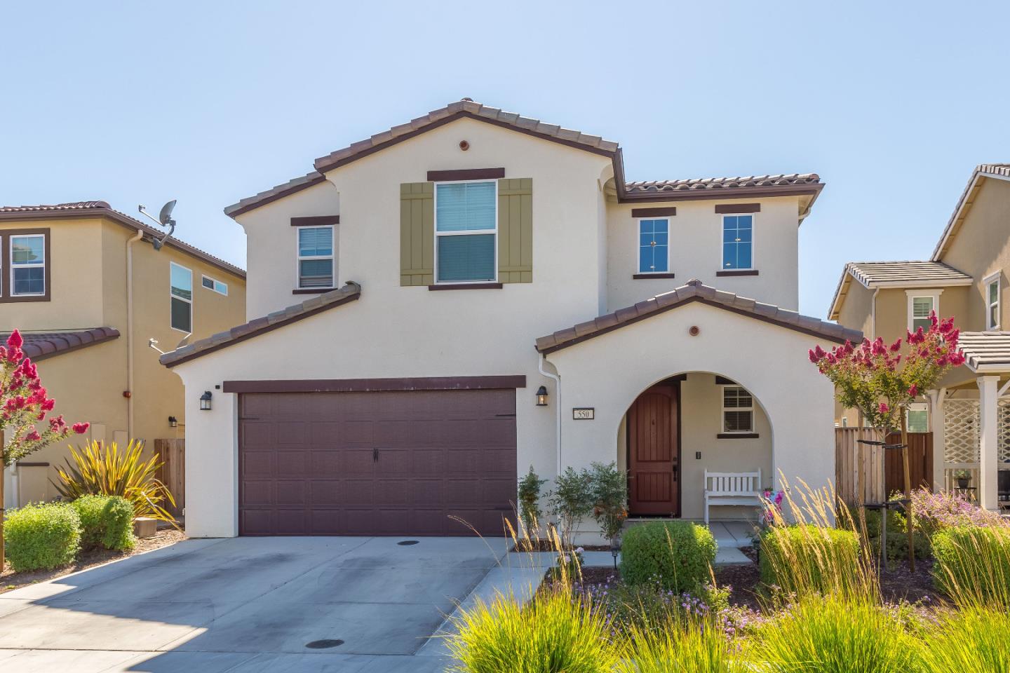 Detail Gallery Image 1 of 1 For 550 Seville Dr, Hollister,  CA 95023 - 4 Beds | 2/1 Baths