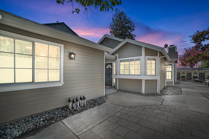 Detail Gallery Image 1 of 41 For 206 Laurelwood Cir, Manteca,  CA 95336 - 2 Beds | 2 Baths