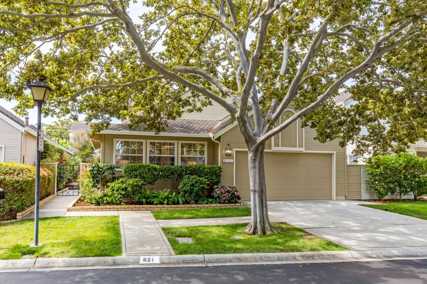 Detail Gallery Image 1 of 1 For 621 Charmain Cir, Mountain View,  CA 94041 - 2 Beds | 2 Baths