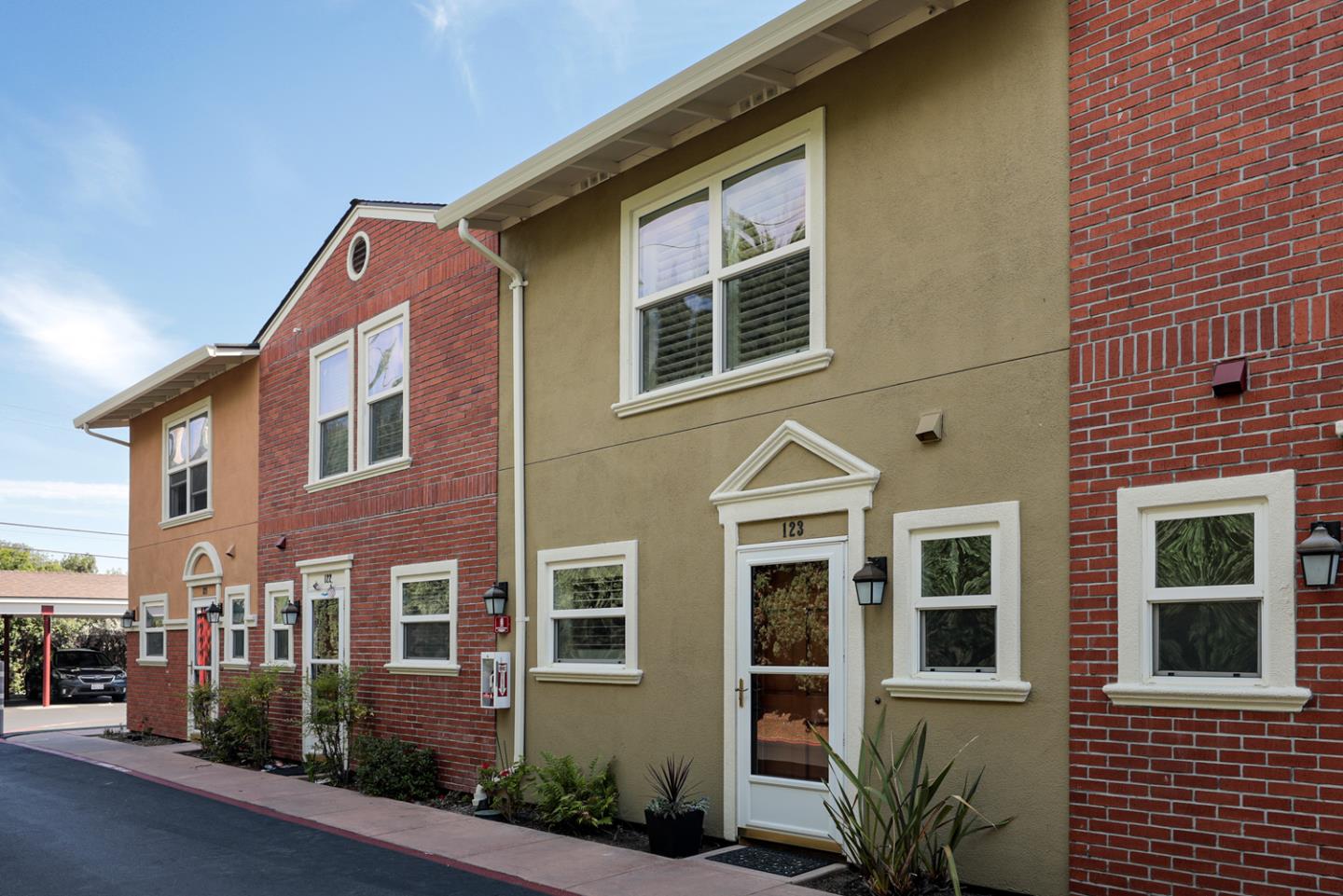 Detail Gallery Image 1 of 1 For 857 Carlisle Way #123,  Sunnyvale,  CA 94087 - 2 Beds | 2/1 Baths