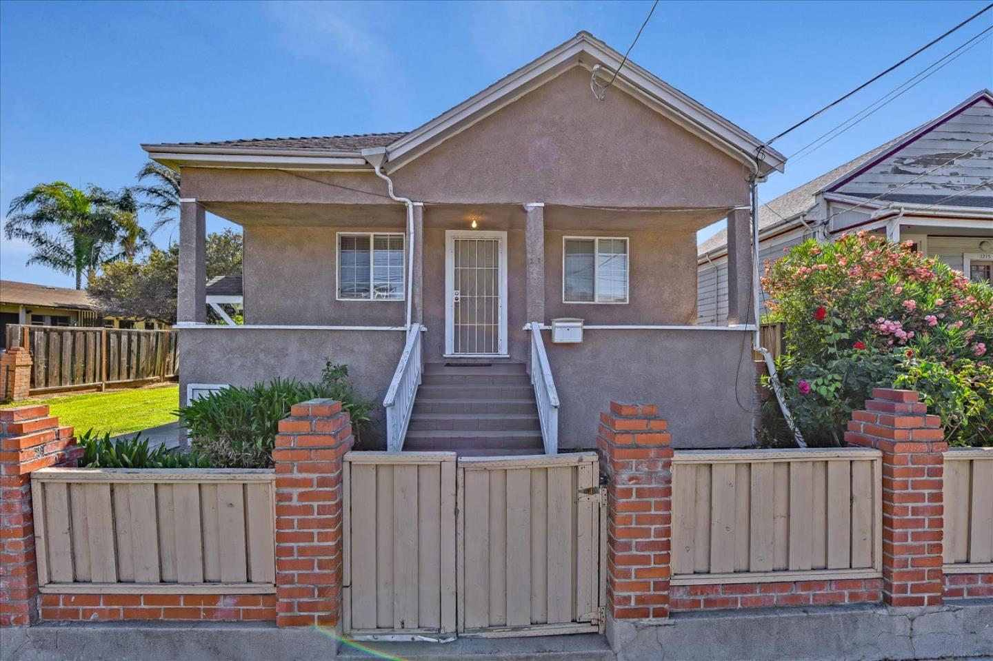 1217 S Almaden Ave, San Jose, CA 95110 2 Beds 1 Baths (Sold