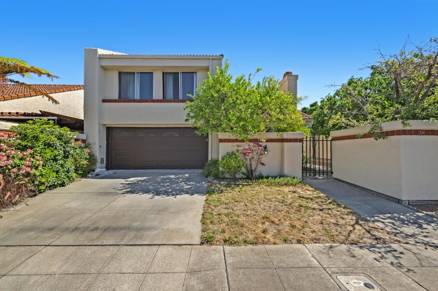 Detail Gallery Image 1 of 36 For 26 Lido Cir, Redwood Shores,  CA 94065 - 4 Beds | 2/1 Baths