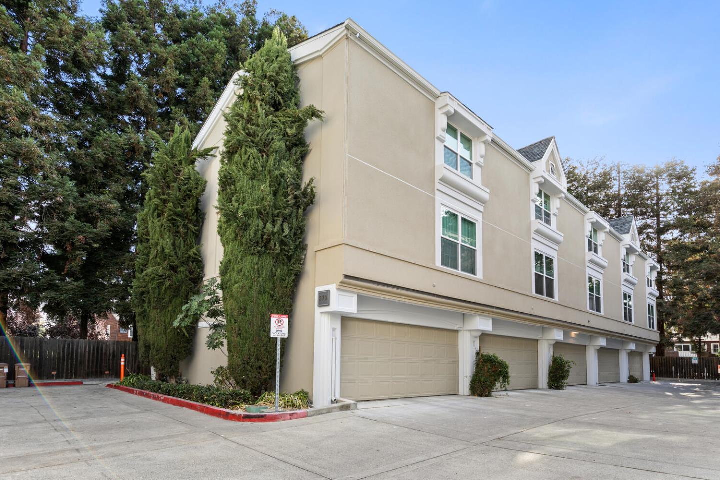 Detail Gallery Image 1 of 1 For 379 Dunsmuir Ter #4,  Sunnyvale,  CA 94085 - 3 Beds | 2/1 Baths