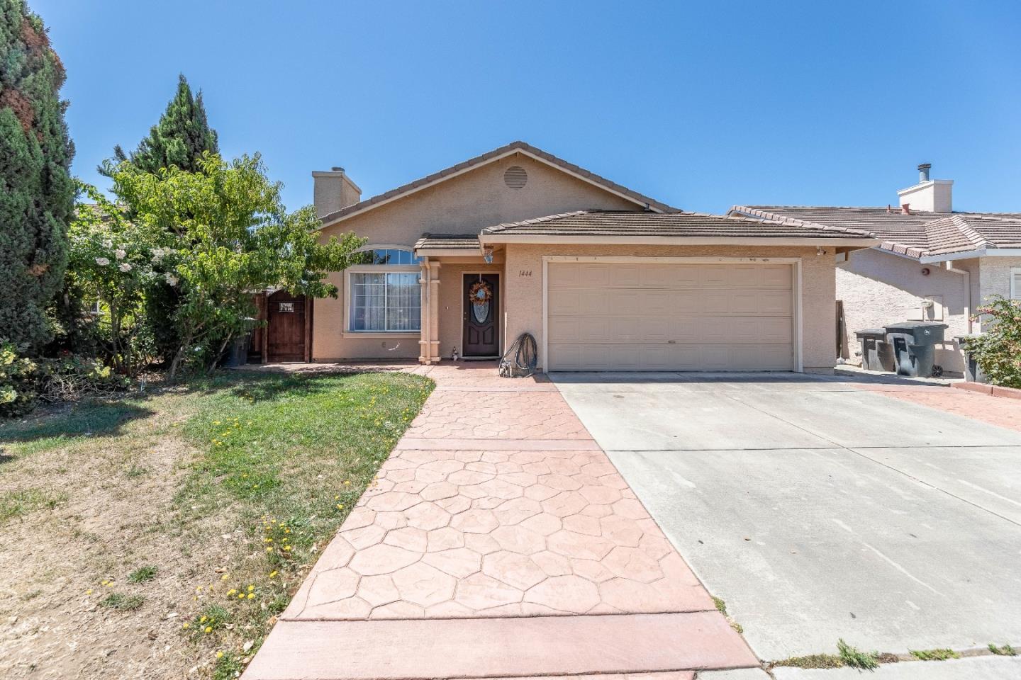 1444 Gaviota Dr, Salinas, CA 93905 4 Beds 2 Baths (Sold