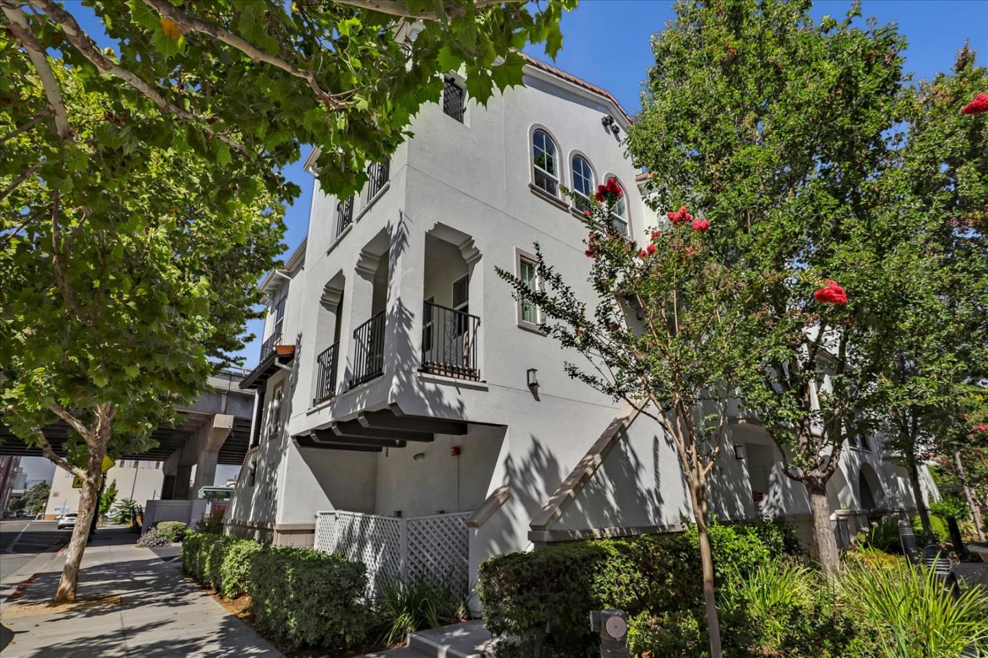 More Details about MLS # ML81903165 : 91 BASSETT ST
