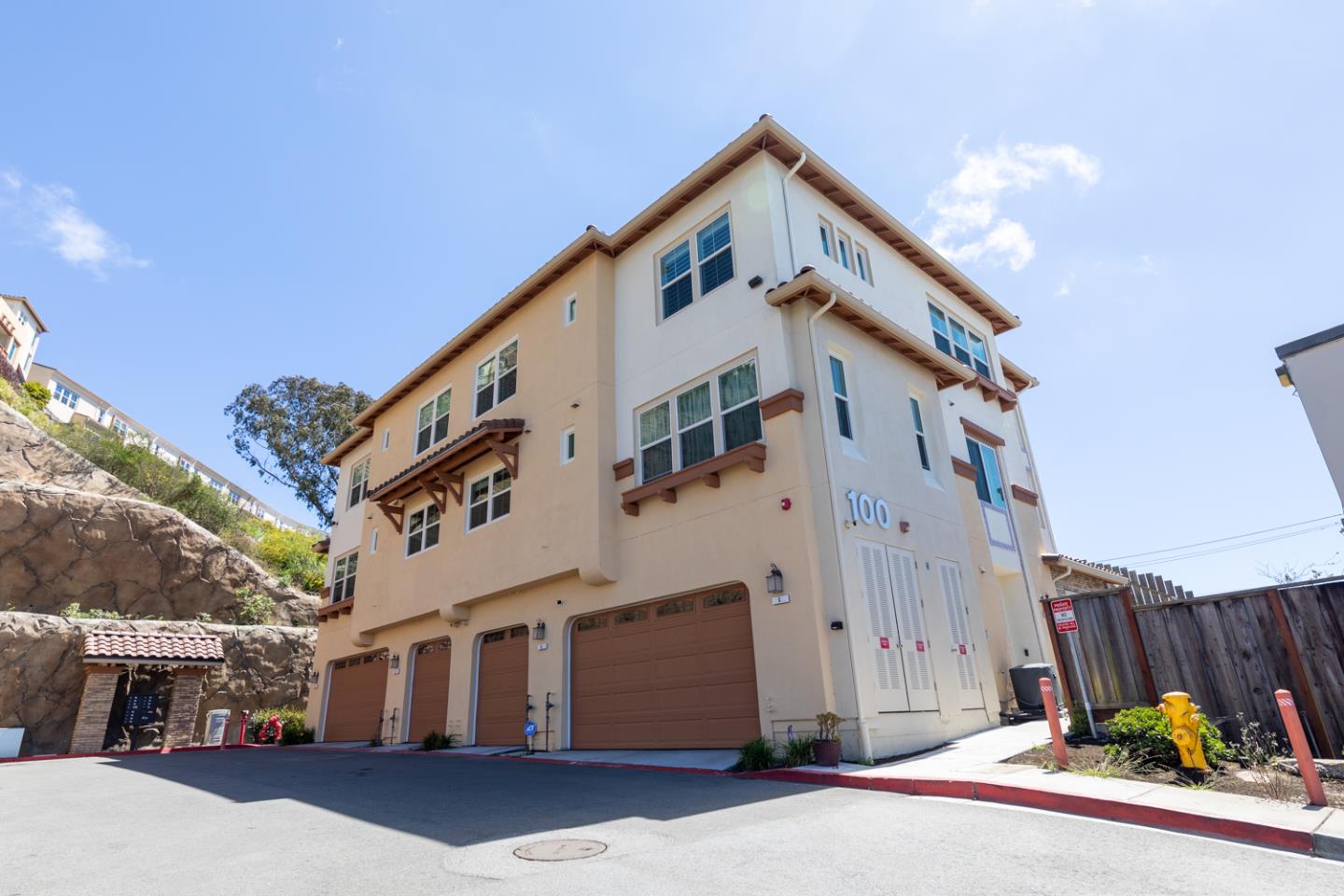 Detail Gallery Image 1 of 1 For 100 Chelsea Ct #C,  Daly City,  CA 94014 - 2 Beds | 2 Baths