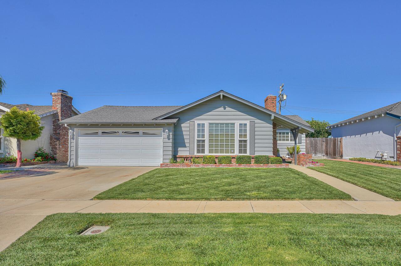Detail Gallery Image 1 of 1 For 1031 Heather Dr, Salinas,  CA 93906 - 3 Beds | 2 Baths