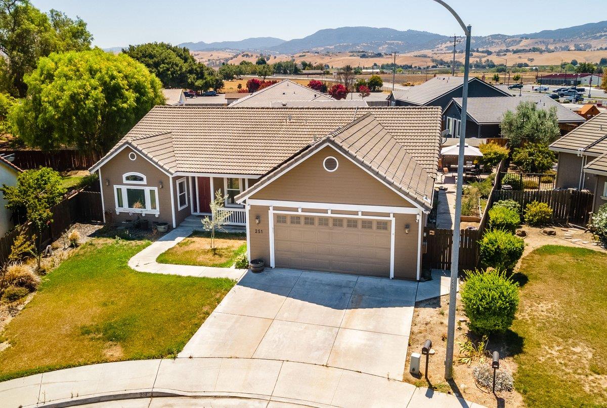 251 Bundeson Dr, Hollister, CA 95023 4 Beds 2 Baths (Expired