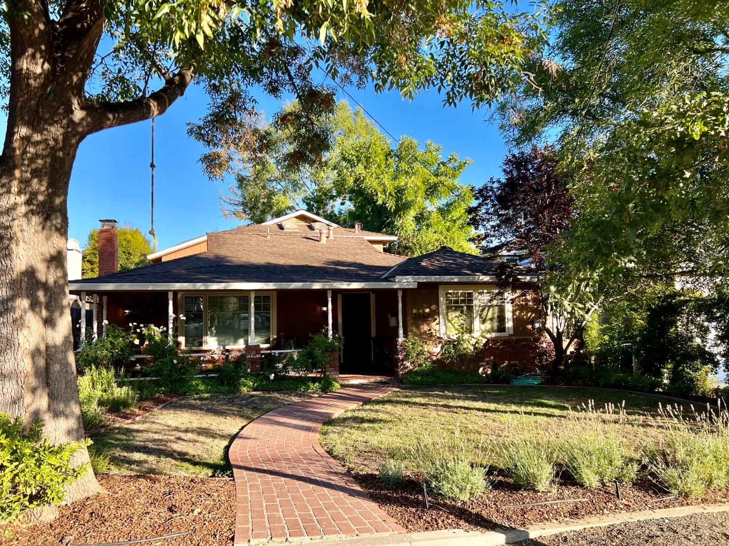 Detail Gallery Image 1 of 1 For 2040 Mills Ave, Menlo Park,  CA 94025 - 4 Beds | 3/1 Baths