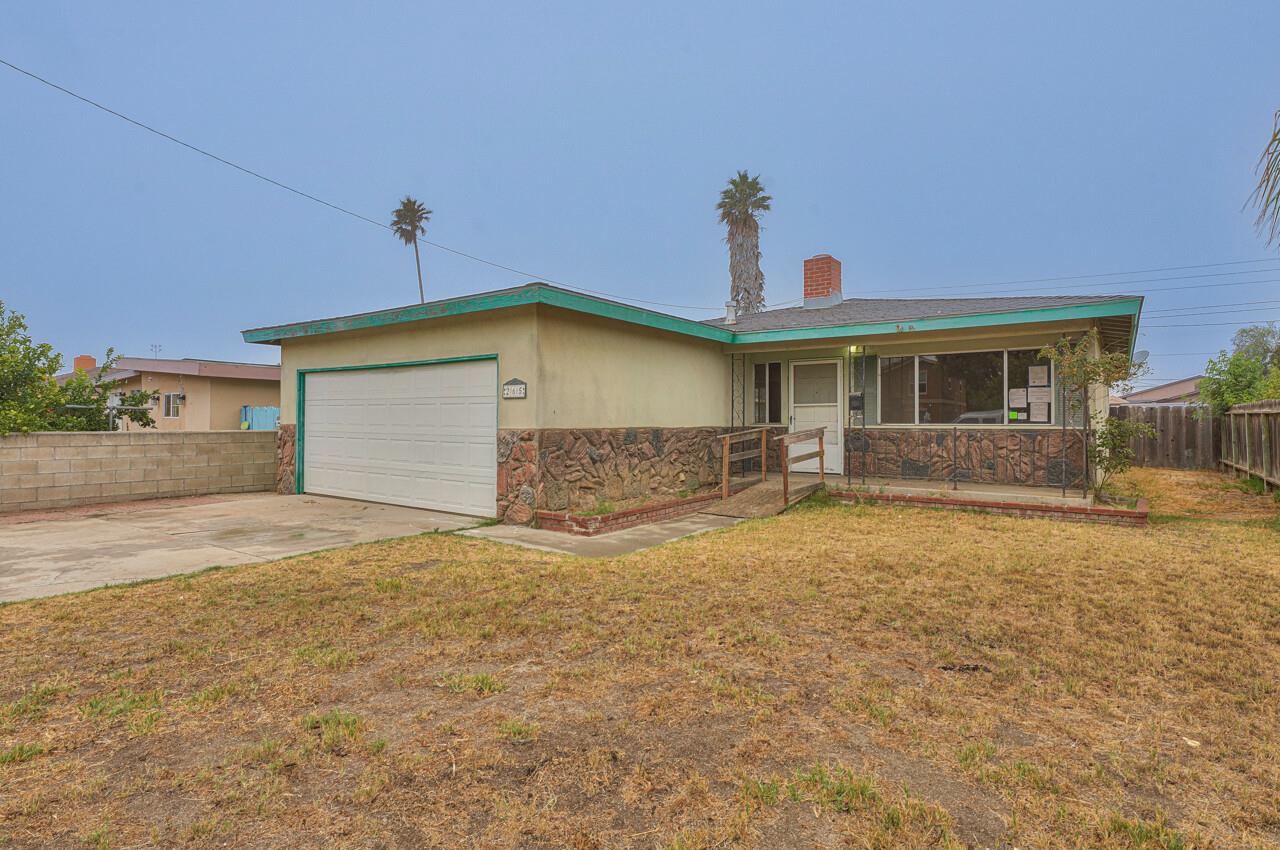 Detail Gallery Image 1 of 33 For 265 1st St, Soledad,  CA 93960 - 3 Beds | 2 Baths