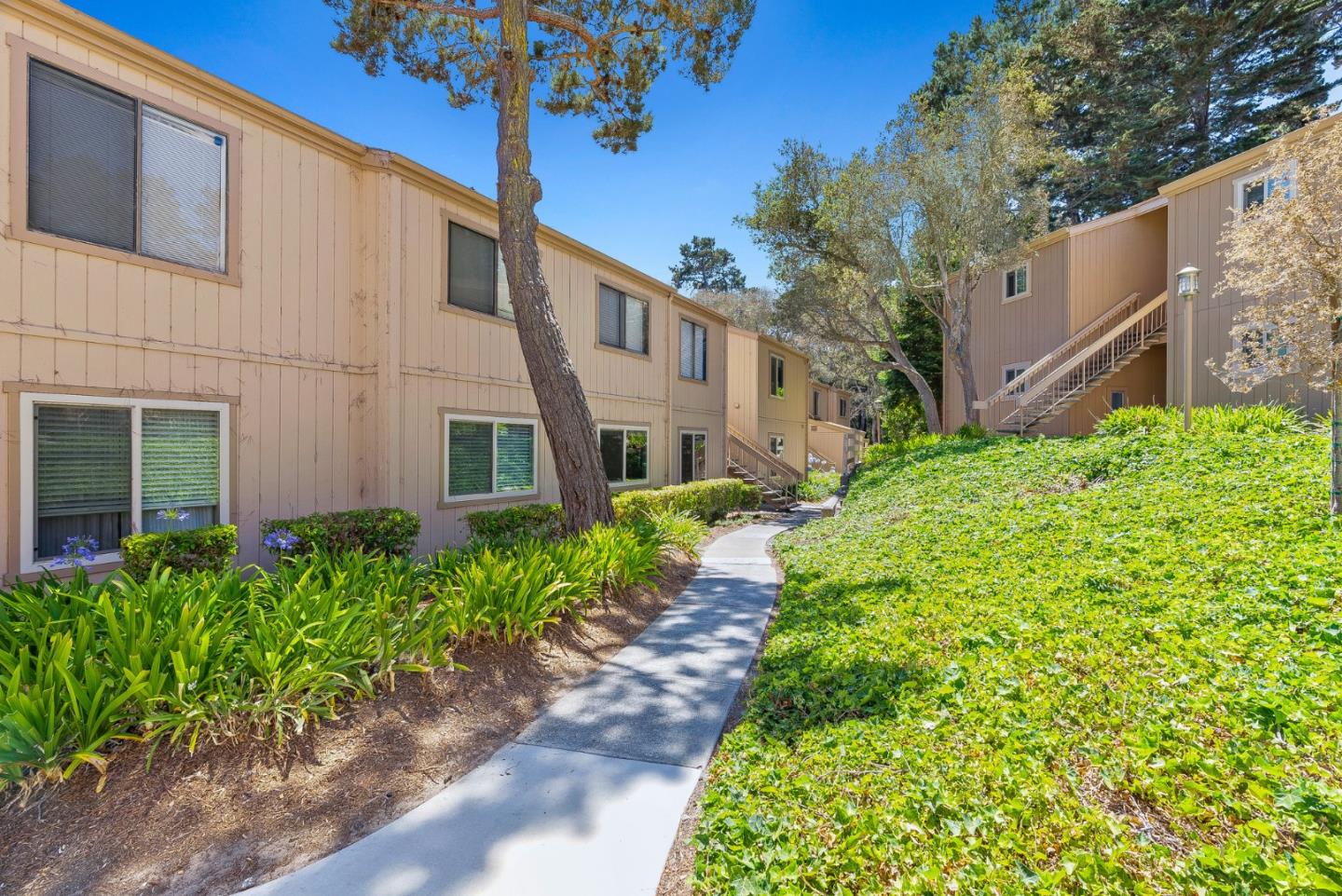 Detail Gallery Image 1 of 1 For 300 Glenwood Cir #196,  Monterey,  CA 93940 - 2 Beds | 1 Baths