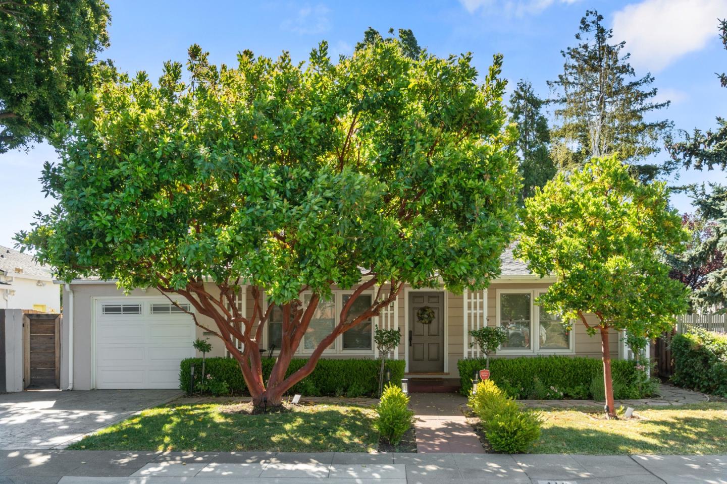 Detail Gallery Image 1 of 1 For 412 E Ellsworth Ct, San Mateo,  CA 94401 - 2 Beds | 2 Baths