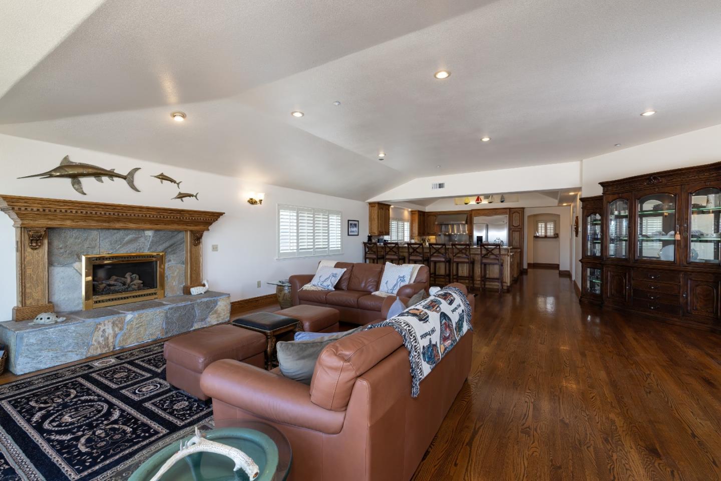 Detail Gallery Image 16 of 36 For 1148 E Cliff Dr, Santa Cruz,  CA 95062 - 6 Beds | 4 Baths