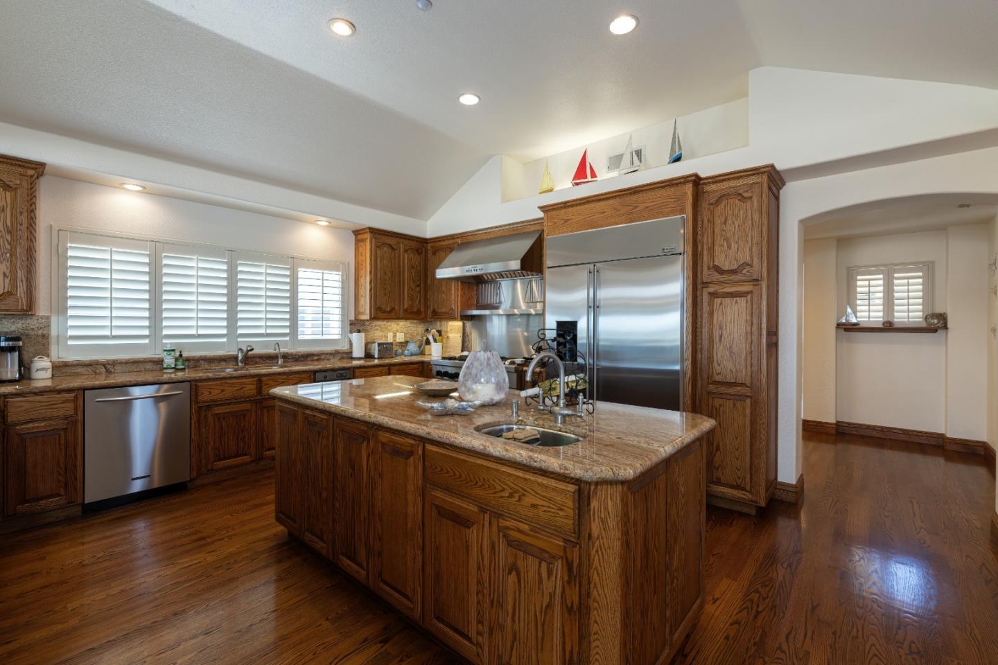 Detail Gallery Image 17 of 36 For 1148 E Cliff Dr, Santa Cruz,  CA 95062 - 6 Beds | 4 Baths