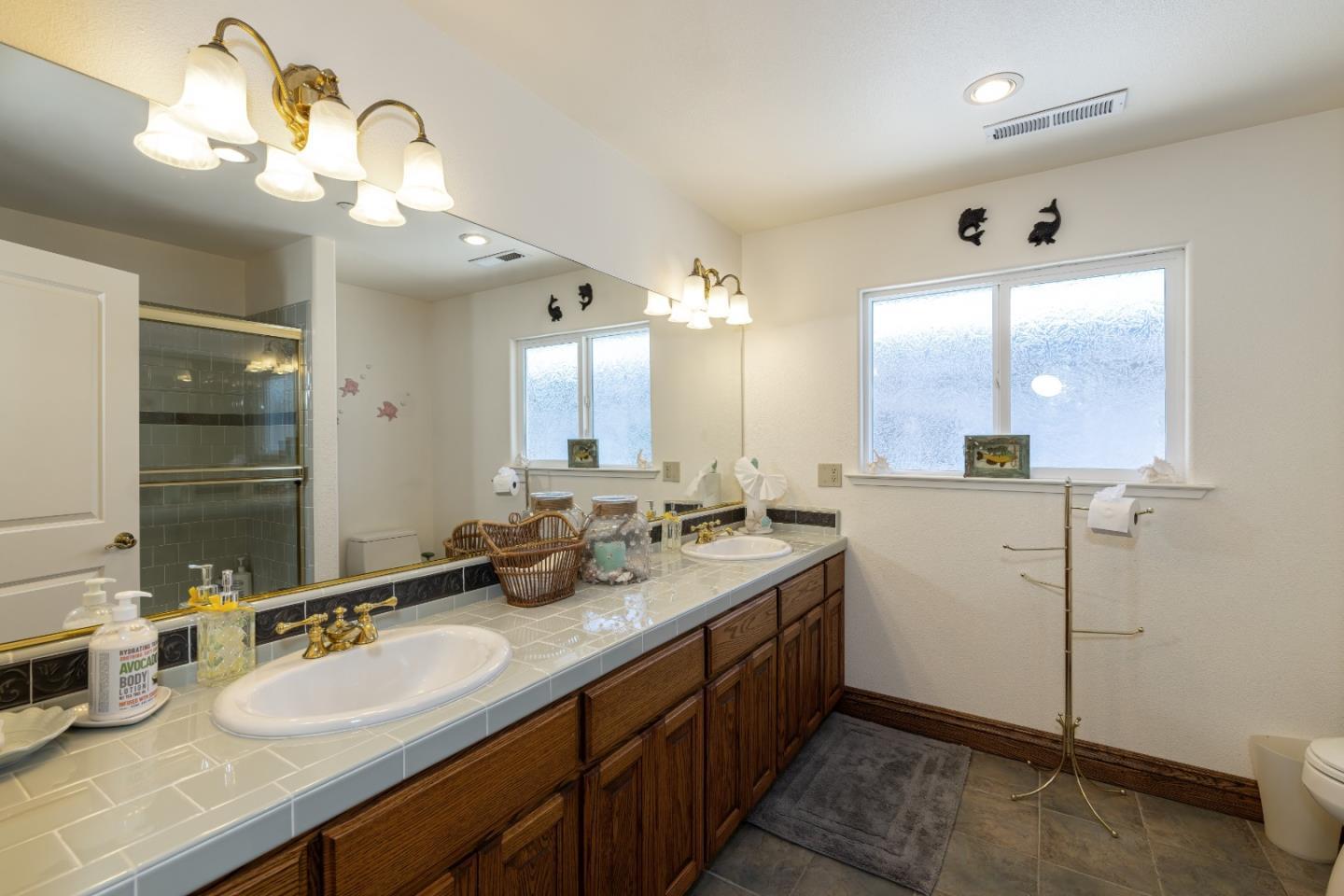 Detail Gallery Image 24 of 36 For 1148 E Cliff Dr, Santa Cruz,  CA 95062 - 6 Beds | 4 Baths