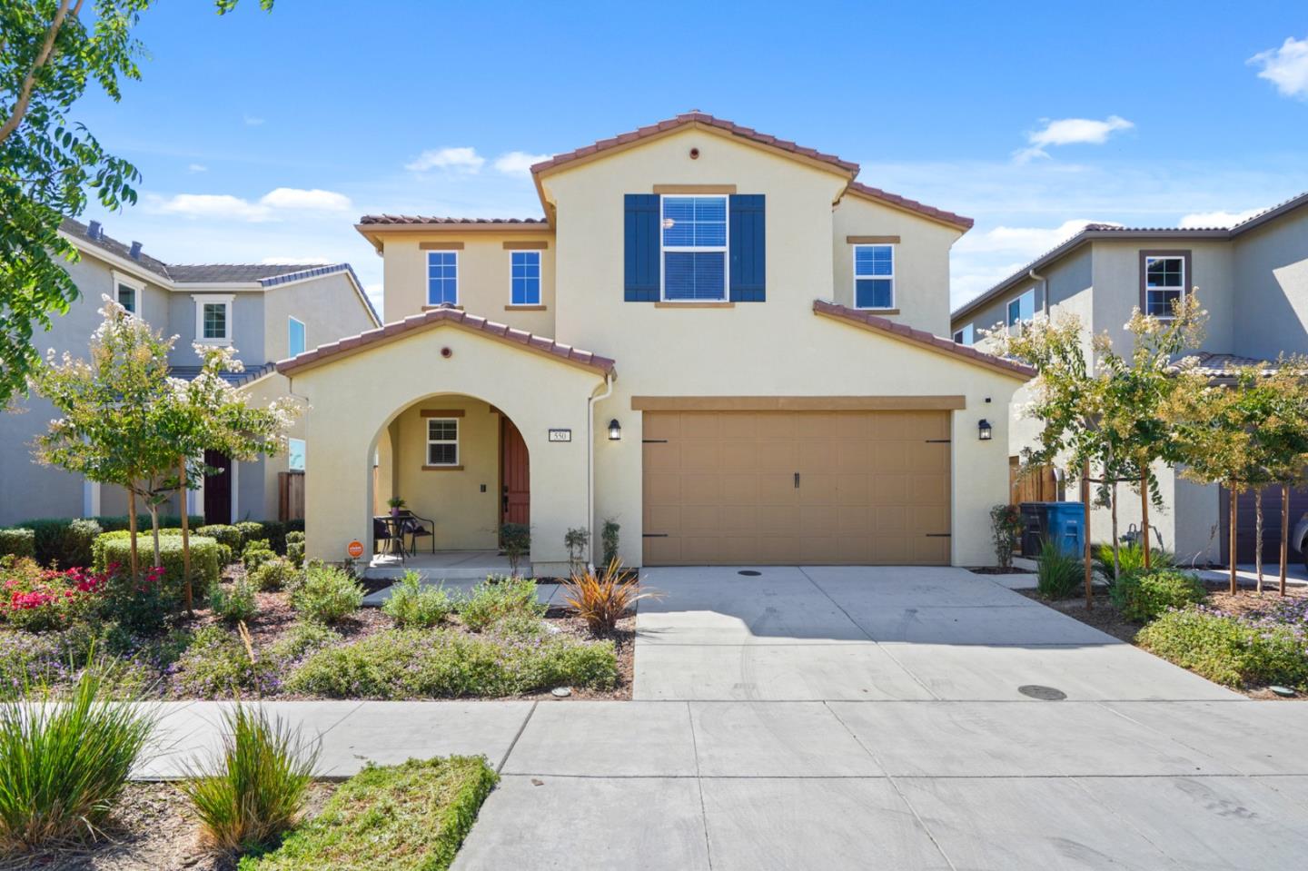 550 Alicante Dr, Hollister, CA 95023 4 Beds 2/1 Baths (Sold