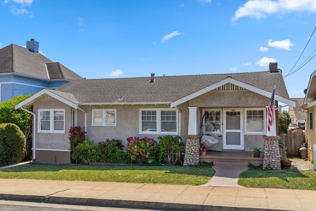 Detail Gallery Image 1 of 1 For 104 E High St, Watsonville,  CA 95076 - 4 Beds | 2 Baths