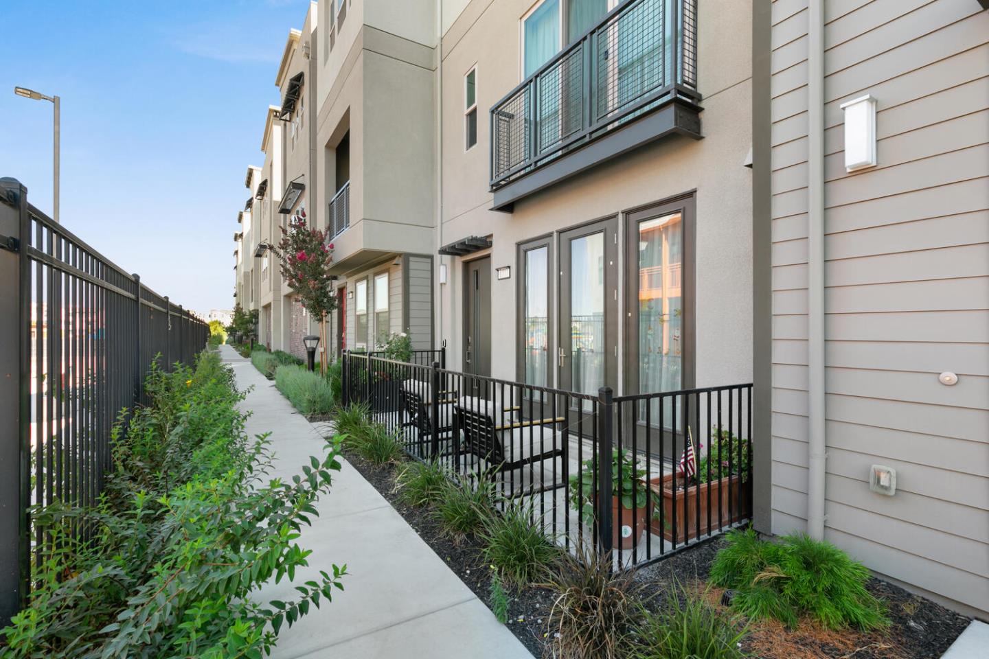 Detail Gallery Image 1 of 1 For 1777 Hazelnut Ln, Milpitas,  CA 95035 - 3 Beds | 3/1 Baths