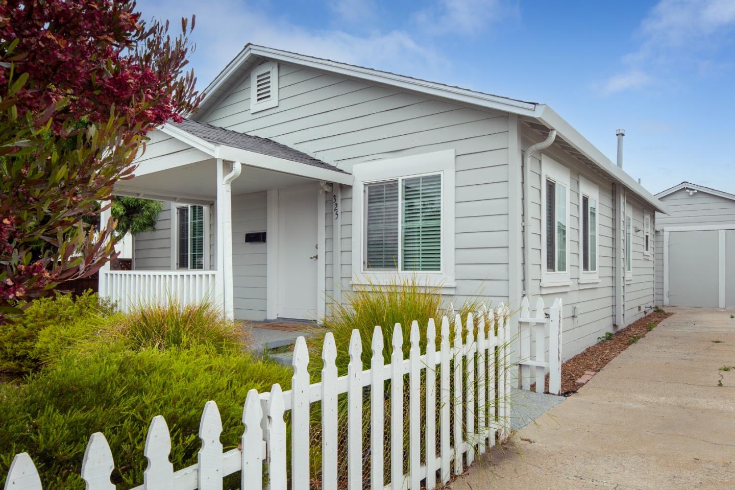 Detail Gallery Image 1 of 1 For 325 Sonoma Ave, Seaside,  CA 93955 - 2 Beds | 1 Baths