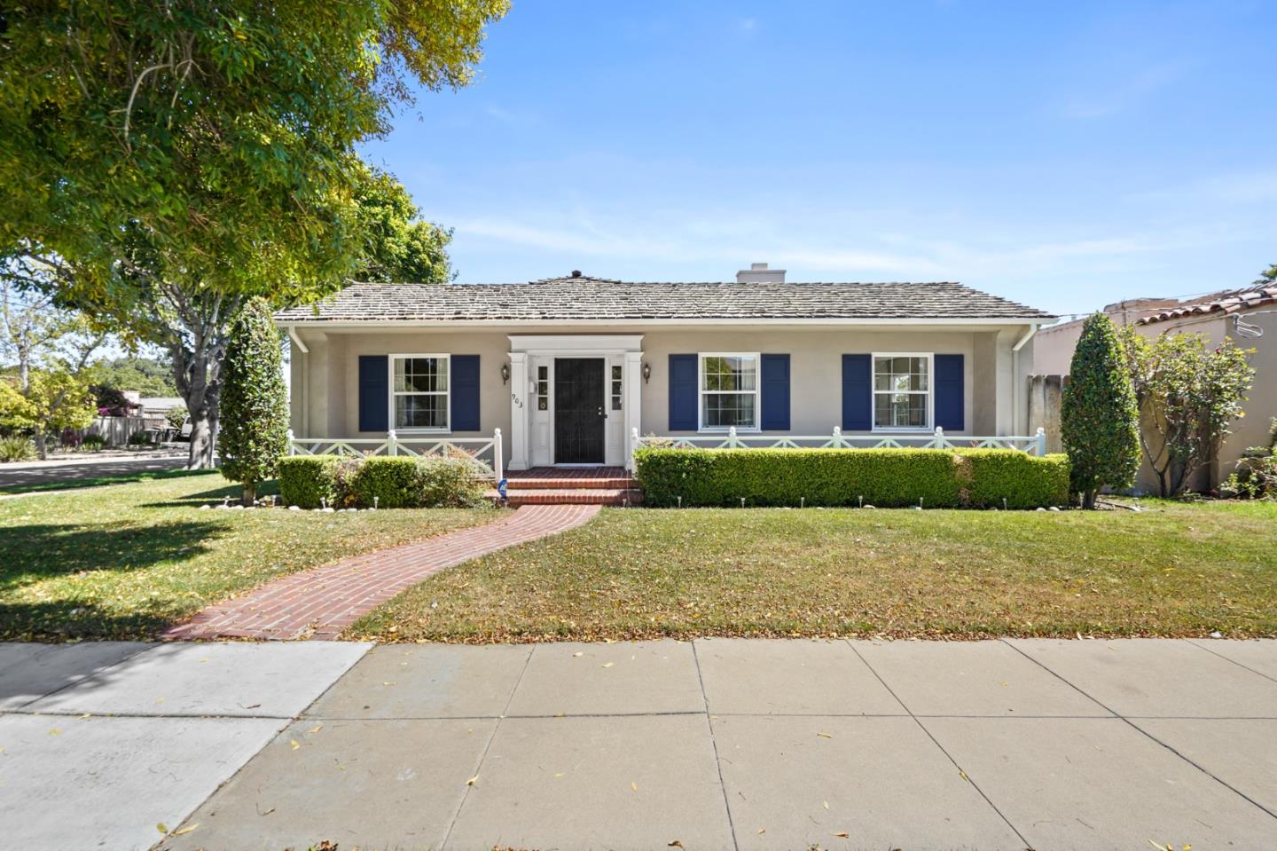 903 Pajaro St, Salinas, CA 93901 3 Beds 2 Baths (Sold) ML81905455