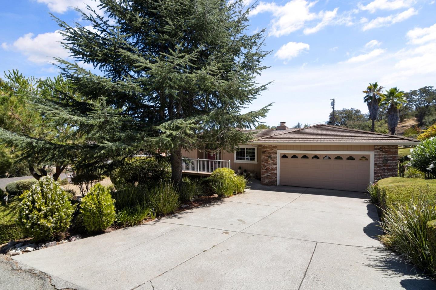 19573 Almaden Rd, San Jose, CA 95120 4 Beds 2/1 Baths (Sold