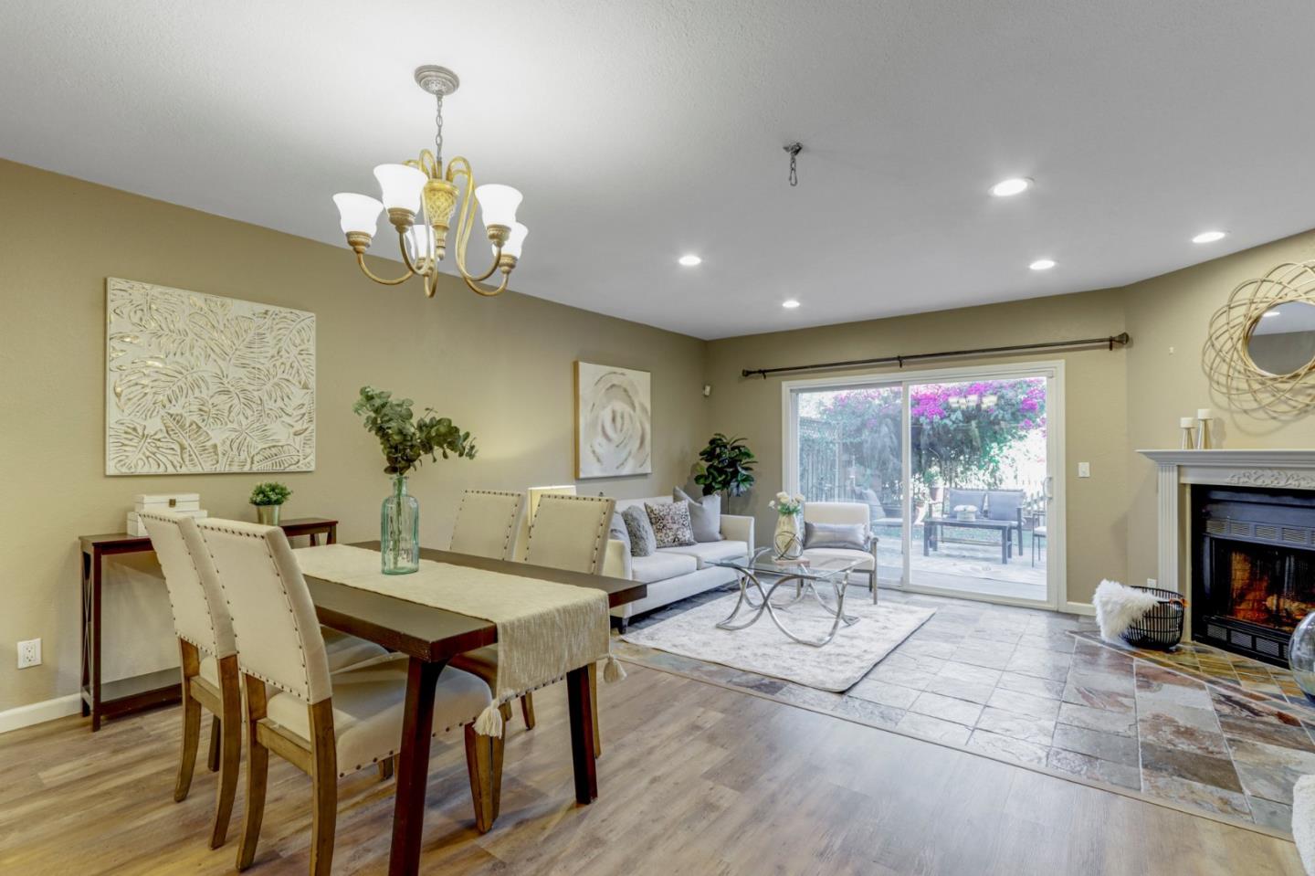 Detail Gallery Image 1 of 1 For 2061 Delbarr Ct, San Jose,  CA 95125 - 2 Beds | 2/1 Baths