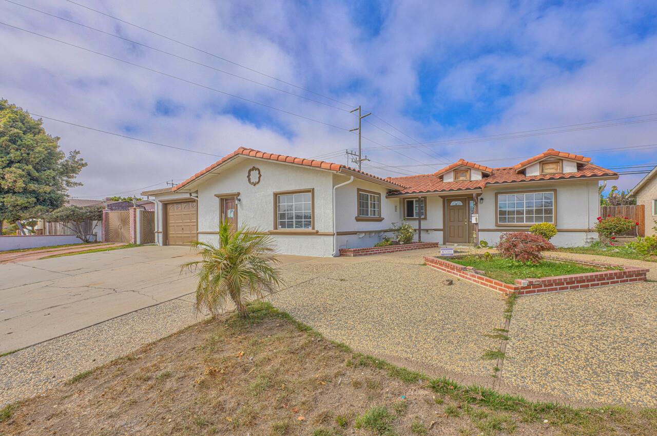 Detail Gallery Image 1 of 1 For 407 E Alvin Dr, Salinas,  CA 93906 - 3 Beds | 2 Baths