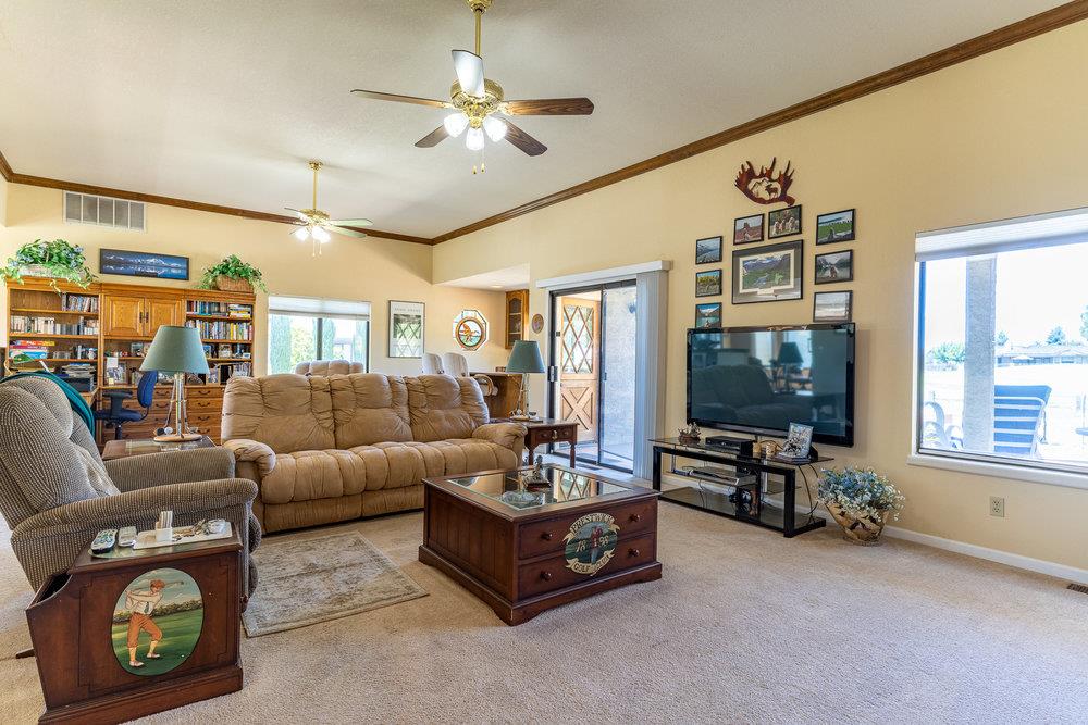 885 S Ridgemark Dr, Hollister, CA 95023 2 Beds 2 Baths (Active