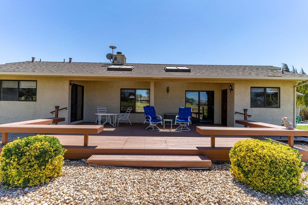 885 S Ridgemark Dr, Hollister, CA 95023 2 Beds 2 Baths (Active