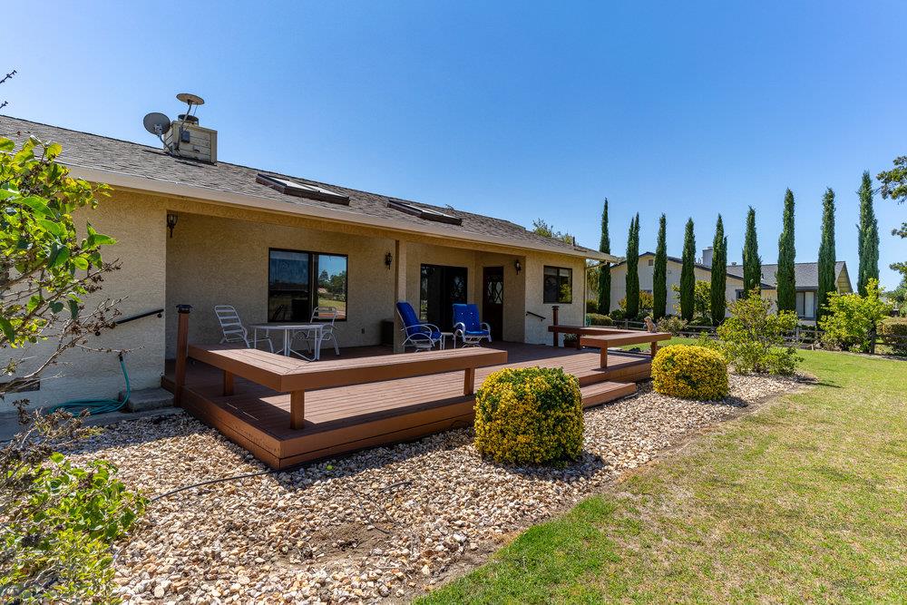 885 S Ridgemark Dr, Hollister, CA 95023 2 Beds 2 Baths (Expired