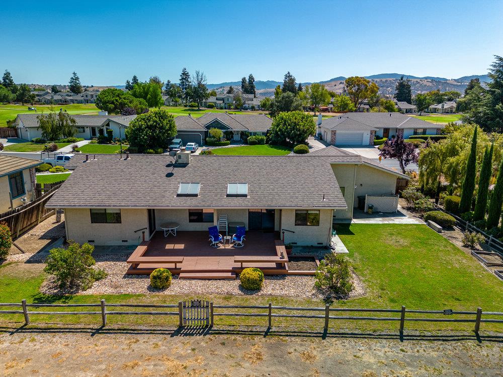 885 S Ridgemark Dr, Hollister, CA 95023 2 Beds 2 Baths (Expired