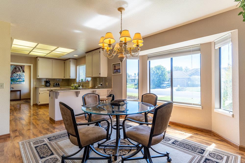 885 S Ridgemark Dr, Hollister, CA 95023 2 Beds 2 Baths (Expired