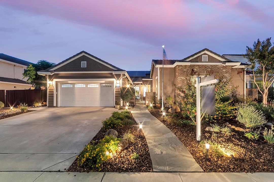 Detail Gallery Image 1 of 1 For 815 Mercedes Dr, Morgan Hill,  CA 95037 - 4 Beds | 2/1 Baths