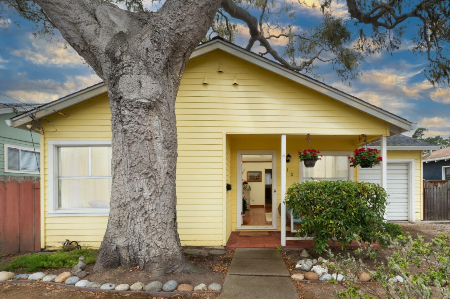 Detail Gallery Image 1 of 1 For 610 Walnut St, Pacific Grove,  CA 93950 - 2 Beds | 1/1 Baths