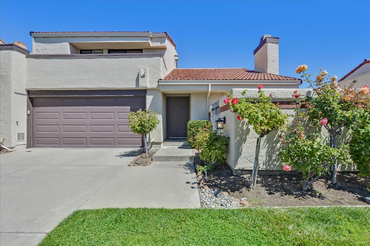 Detail Gallery Image 1 of 1 For 9 Barcelona Cir, Redwood City,  CA 94065 - 3 Beds | 2/1 Baths