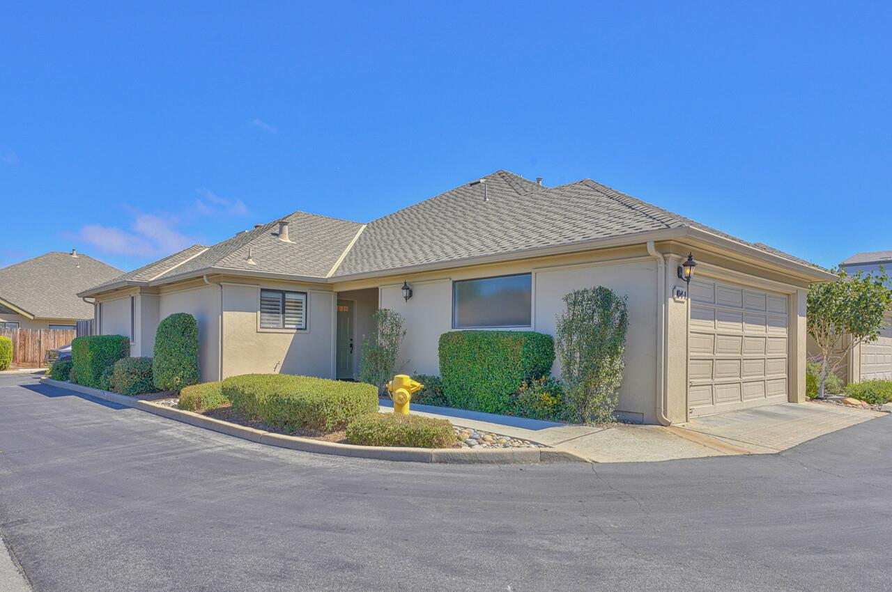 Detail Gallery Image 1 of 1 For 104 Nissen Rd #1,  Salinas,  CA 93901 - 3 Beds | 2 Baths