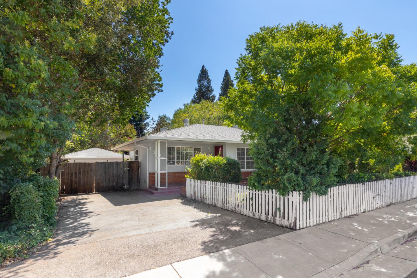 120 W Dunne Ave, Hill, CA 95037 3 Beds 1/1 Baths (Sold