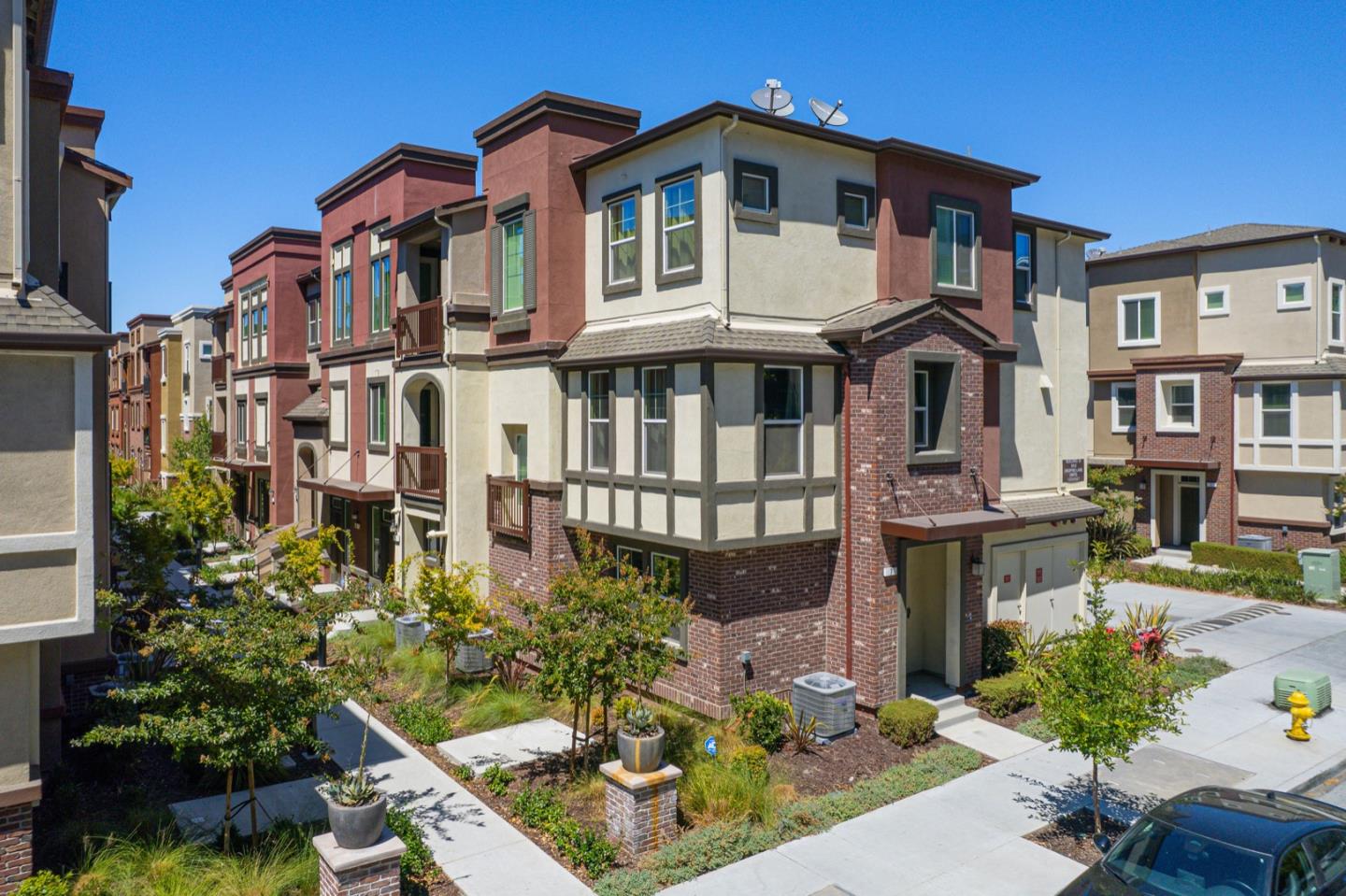 Detail Gallery Image 1 of 29 For 1013 Onofrio Ln #2,  San Jose,  CA 95131 - 2 Beds | 2 Baths