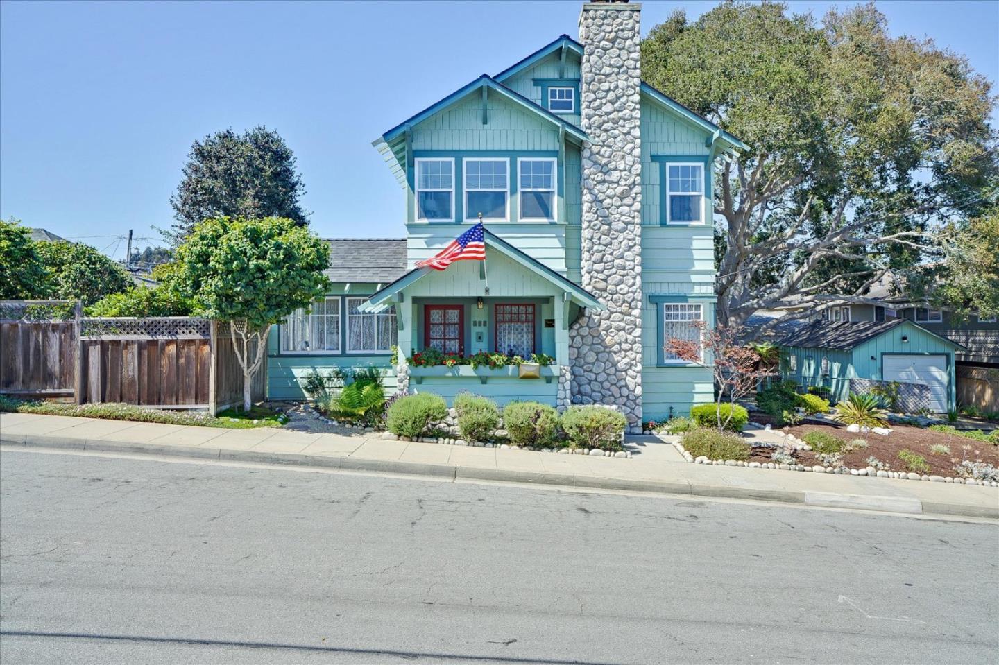 Detail Gallery Image 1 of 1 For 138 9th St, Pacific Grove,  CA 93950 - 3 Beds | 2 Baths