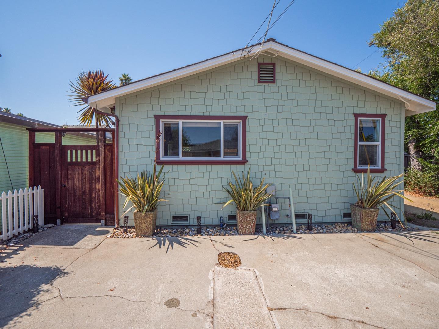 Detail Gallery Image 1 of 1 For 551 37th Ave, Santa Cruz,  CA 95062 - 1 Beds | 1 Baths
