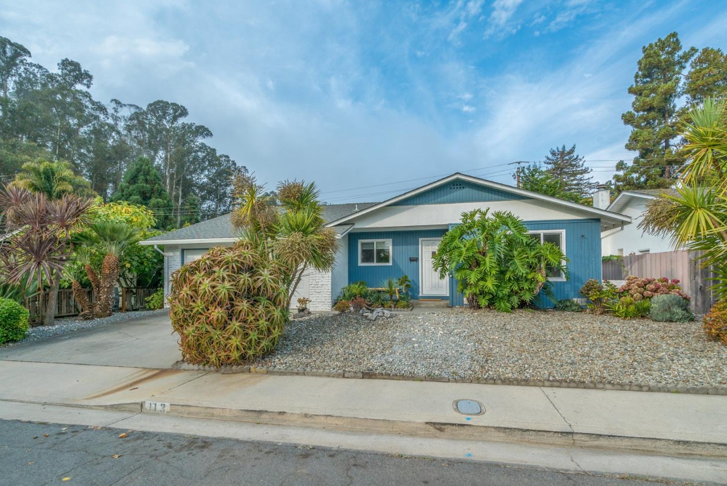 Detail Gallery Image 1 of 41 For 113 Wesley St, Capitola,  CA 95010 - 4 Beds | 2 Baths