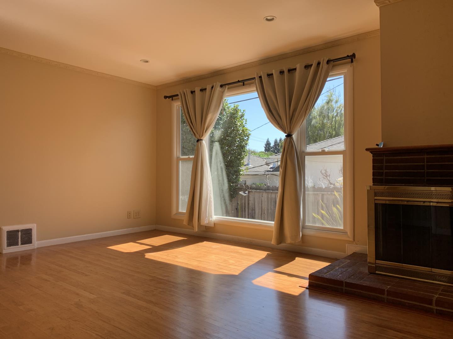 Detail Gallery Image 10 of 33 For 612 S El Camino Real #5,  San Mateo,  CA 94402 - 2 Beds | 1 Baths