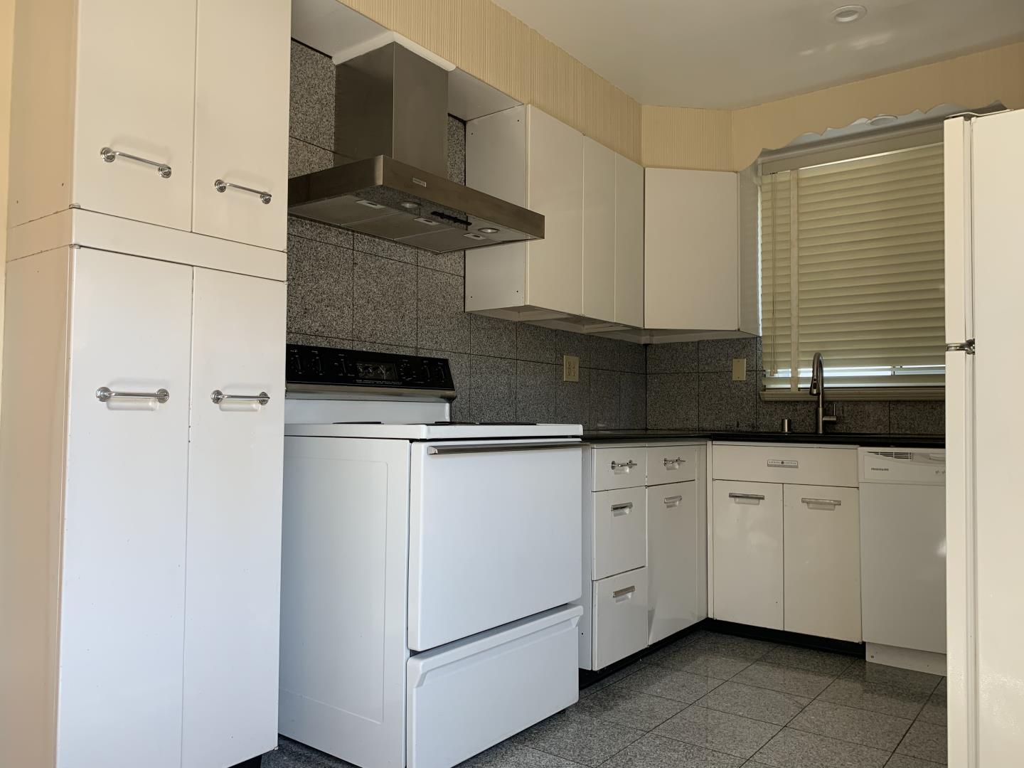Detail Gallery Image 28 of 33 For 612 S El Camino Real #5,  San Mateo,  CA 94402 - 2 Beds | 1 Baths