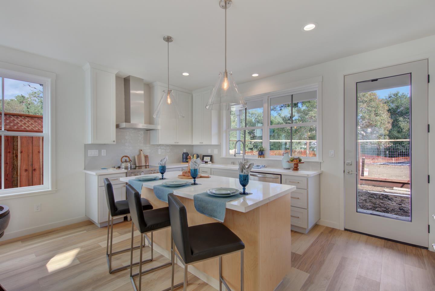 Detail Gallery Image 12 of 38 For 104 Staggi Ln, Soquel,  CA 95073 - 3 Beds | 2/1 Baths