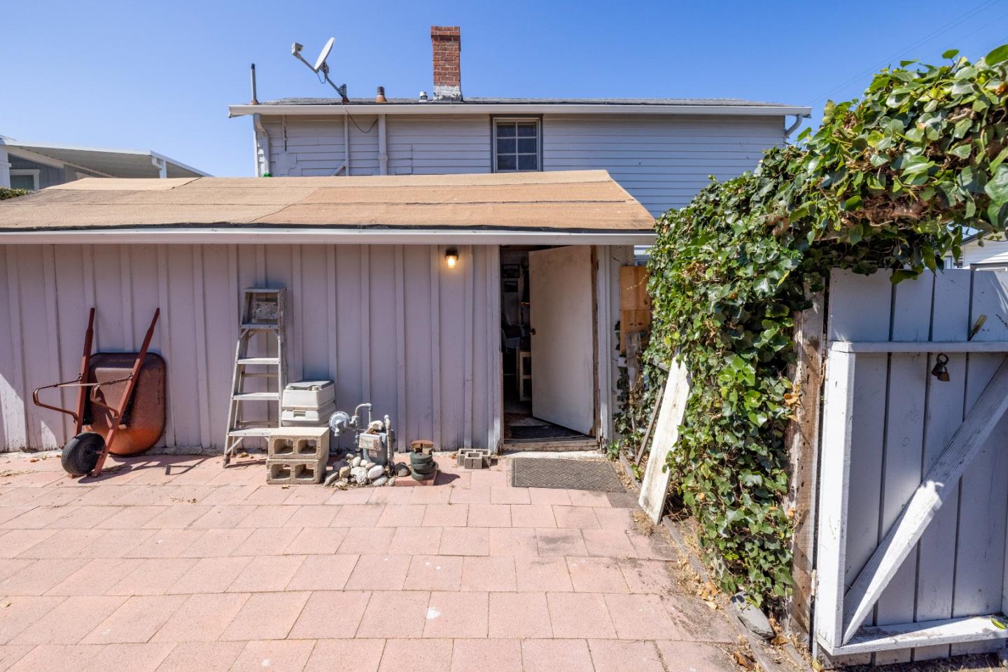685 Mermaid Ave, Pacific Grove, CA 93950 - 1 Beds | 1 Baths (Contingent