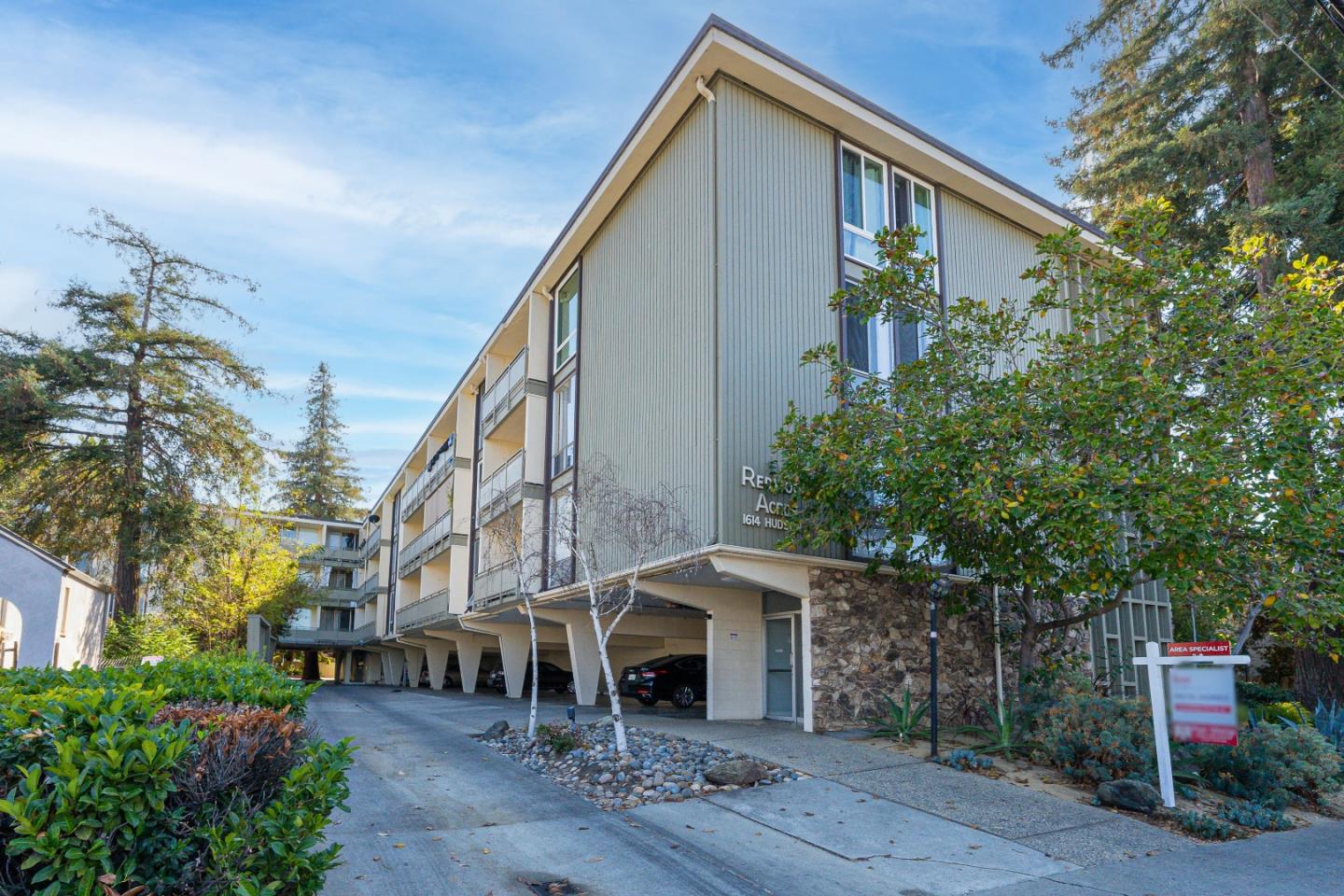 Detail Gallery Image 1 of 28 For 1614 Hudson St #114,  Redwood City,  CA 94061 - 1 Beds | 1 Baths