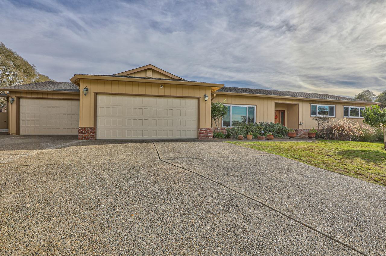 Detail Gallery Image 1 of 46 For 15650 Red Oak Pl, Salinas,  CA 93907 - 3 Beds | 2 Baths