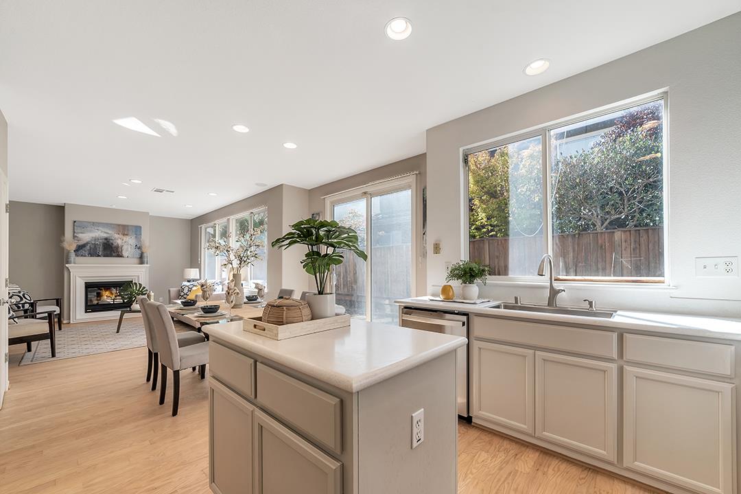 Detail Gallery Image 1 of 1 For 916 Oakes St, East Palo Alto,  CA 94303 - 4 Beds | 2/1 Baths