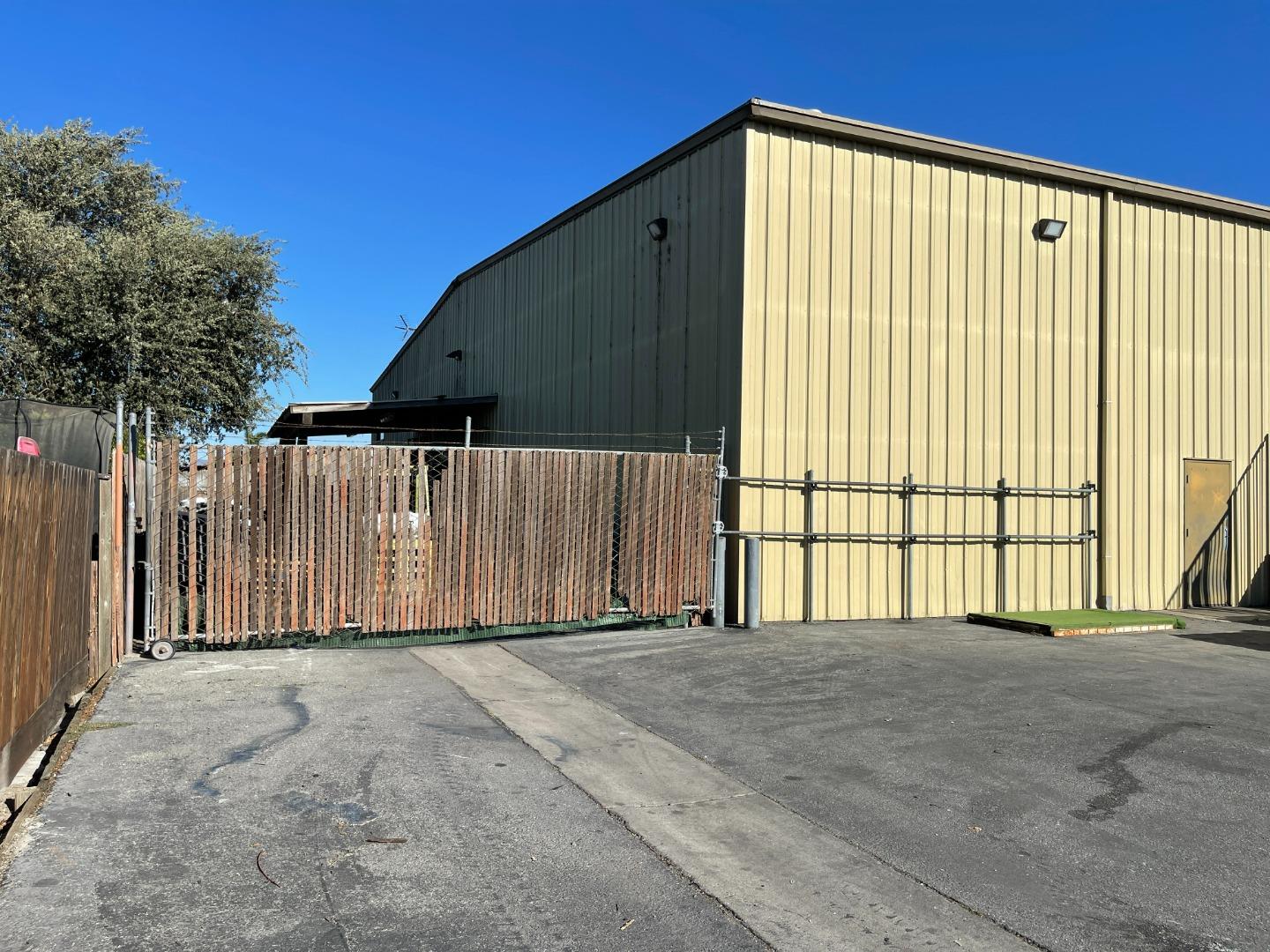 1260 Fourth St, Hollister, CA 95023 Beds Baths (Active